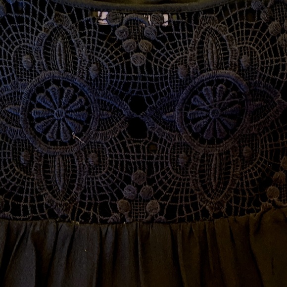 😺 Daniel Rainn Black Silk Blouse w/ Crochet Lace - Picture 3 of 7